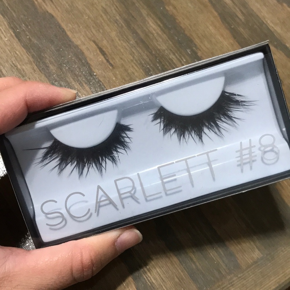 Huda Beauty Scarlett #8 Lashes